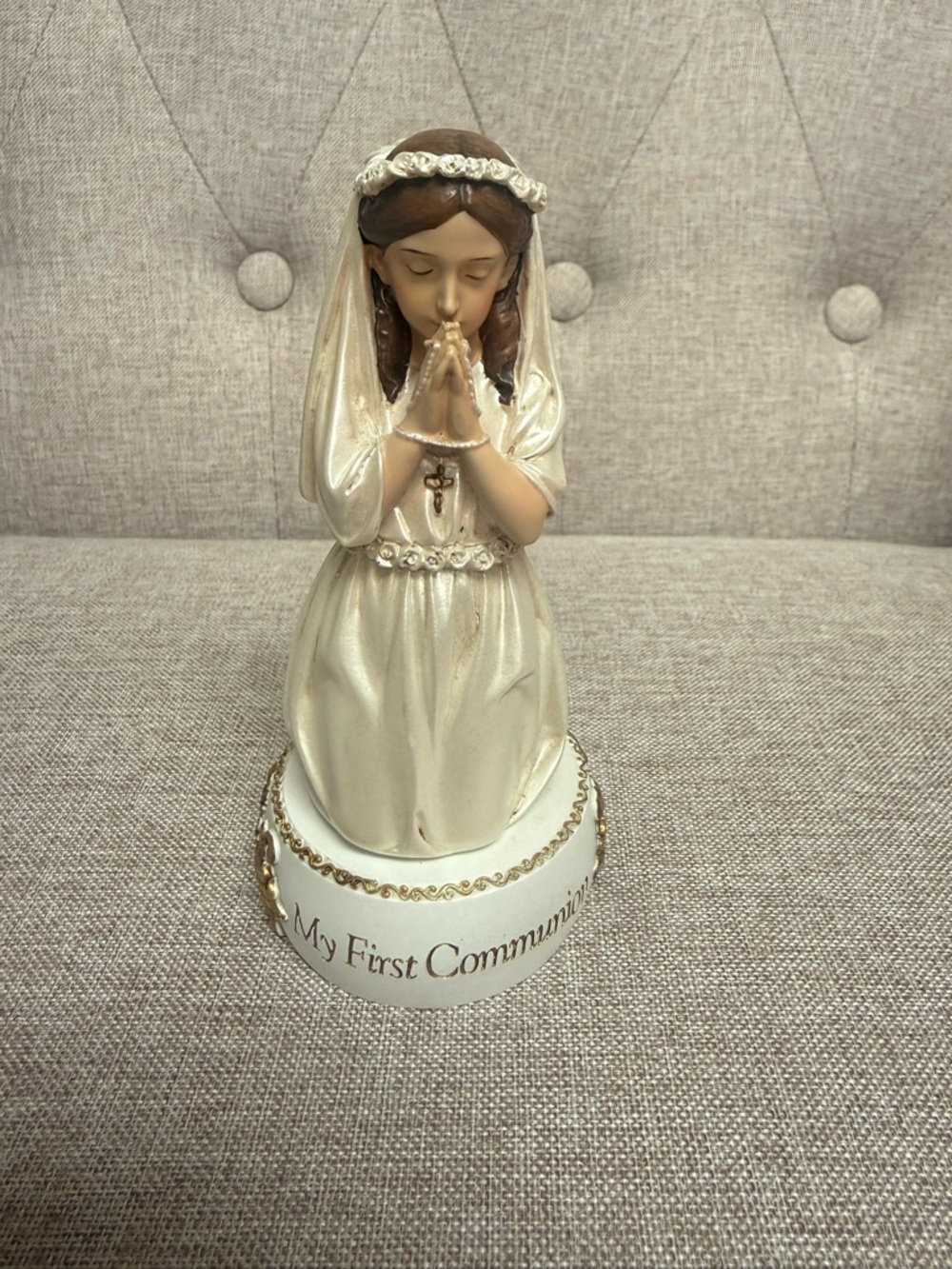 5.5" Kneeling Girl My First Communion Resin Figurine, excellent condition